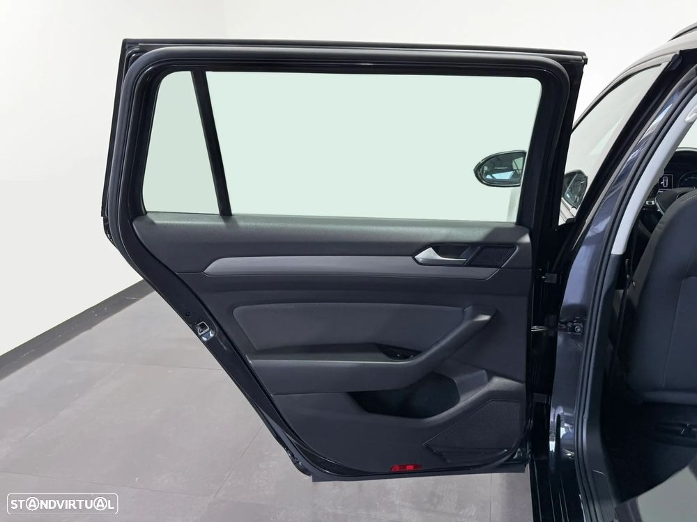 VW Passat Variant 1.6 TDI Confortline - 39