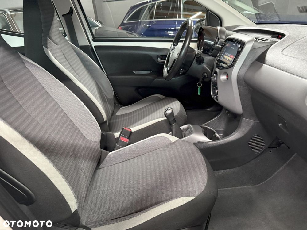Toyota Aygo x-play connect - 27