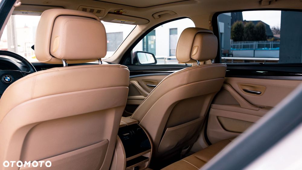 BMW Seria 5 528i - 26