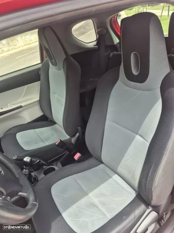 Toyota iQ 1.0 + - 8