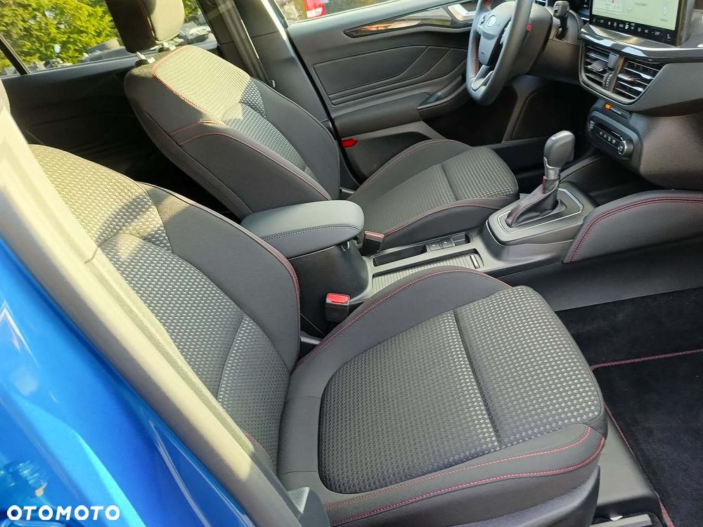 Ford Focus 1.0 EcoBoost Hybrid ST-LINE X - 29
