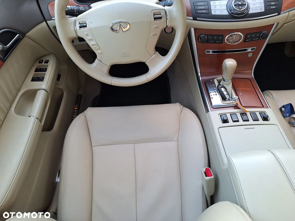Infiniti M - 25