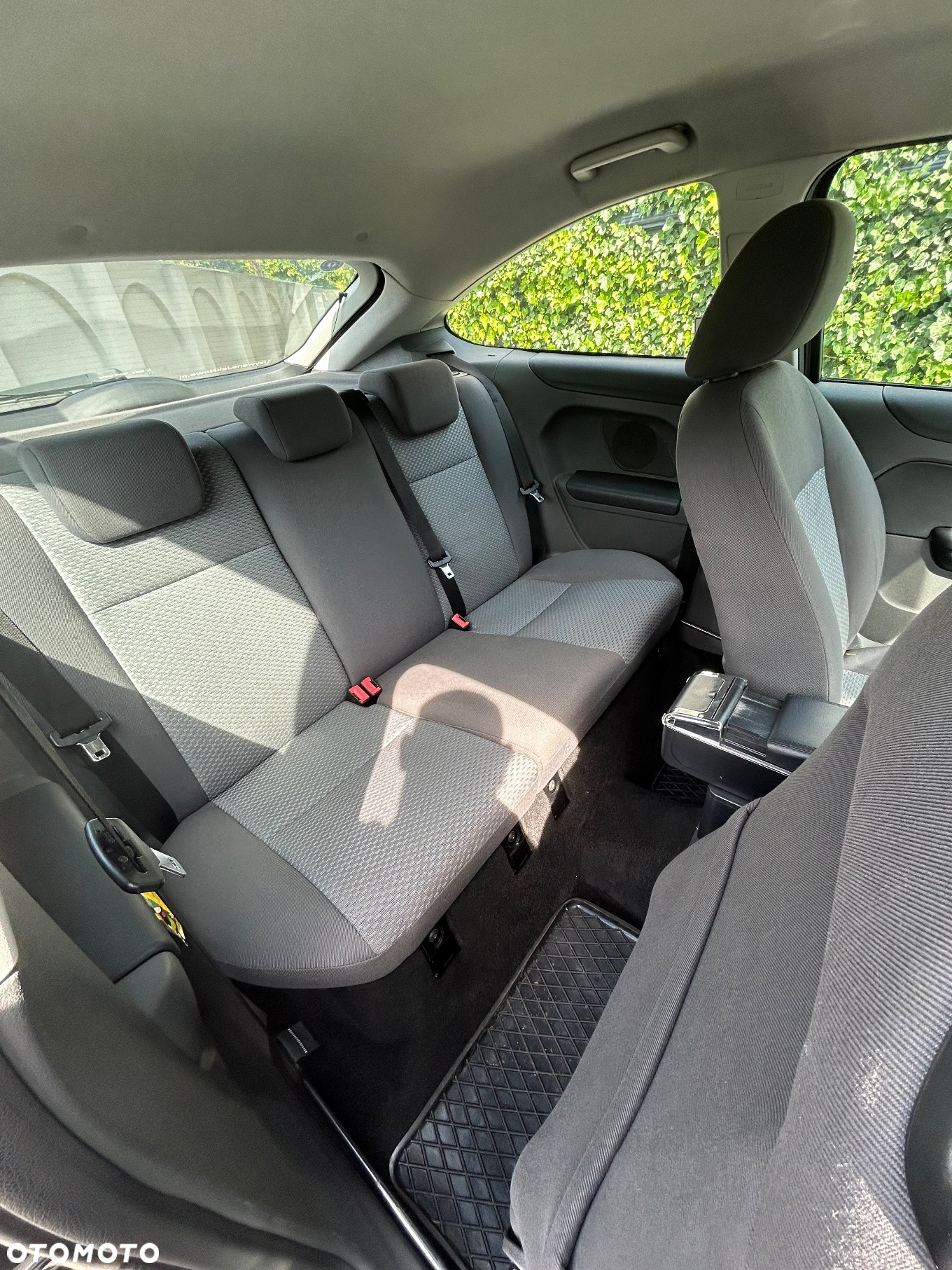 Ford Focus 1.6 Trend + - 8