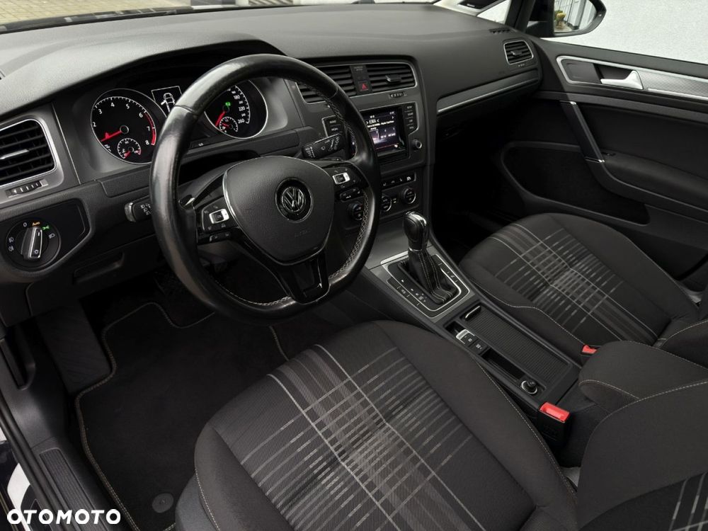 Volkswagen Golf - 15