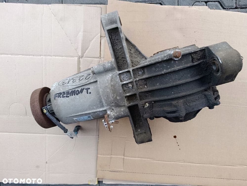 FIAT FREEMONT 2.0 JTD MOST DYFER DYFERENCJAŁ TYŁ TYLNY 05146768AB - 2