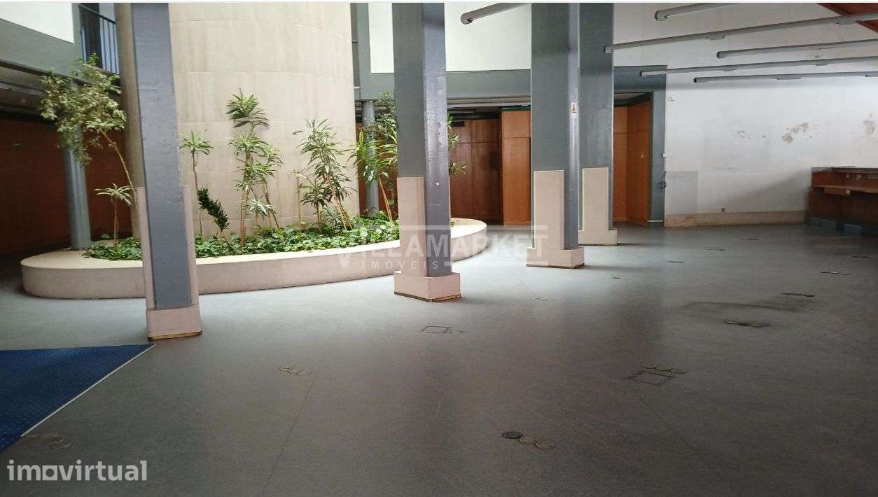 Edifício de Serviços da banca com 590m2 situado no Centro da Chamusca - Grande imagem: 5/6