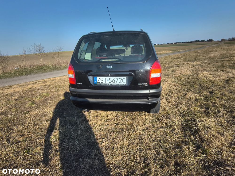 Opel Zafira 1.6 - 8