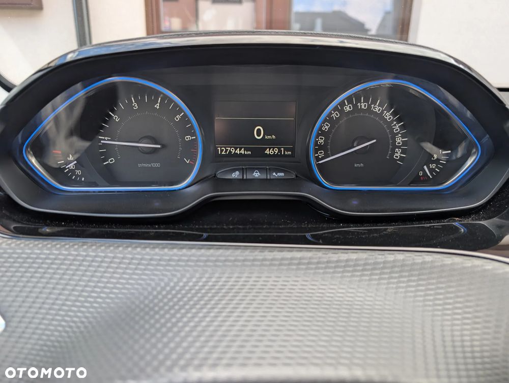 Peugeot 2008 1.2 Pure Tech Allure S&S - 30