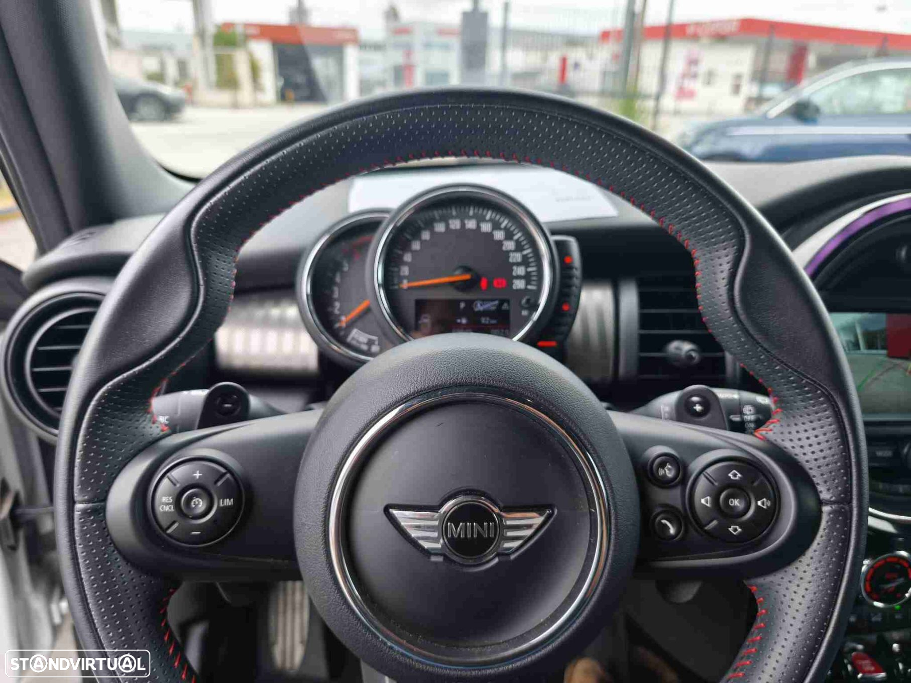 MINI 5 Portas Cooper SD Auto Desportiva - 8