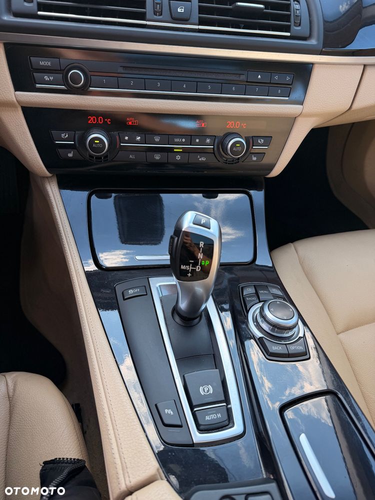 BMW Seria 5 525d Sport-Aut - 22