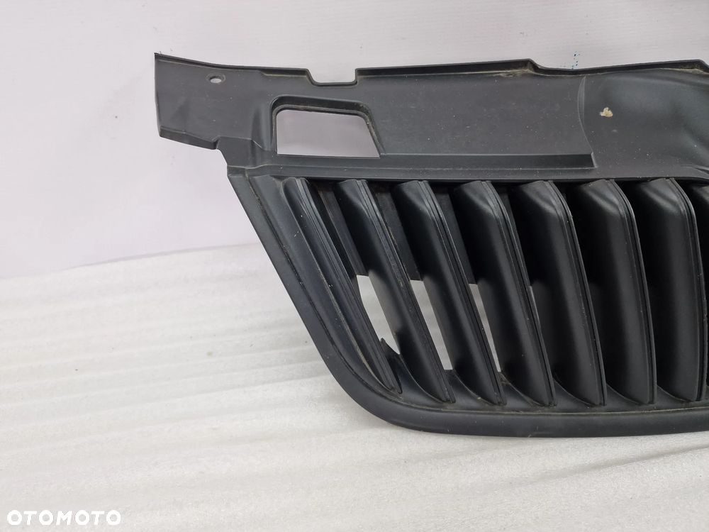 SKODA FABIA II LIFT 10- ATRAPA / GRILL PRZEDNI PRZÓD , NR 5J0853668B , NR AUKCJI GR189 - 2