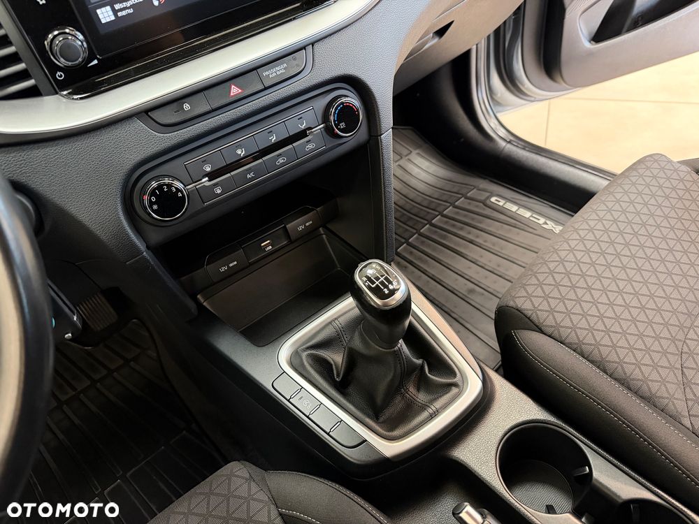 Kia XCeed 1.6 CRDi SCR L - 27