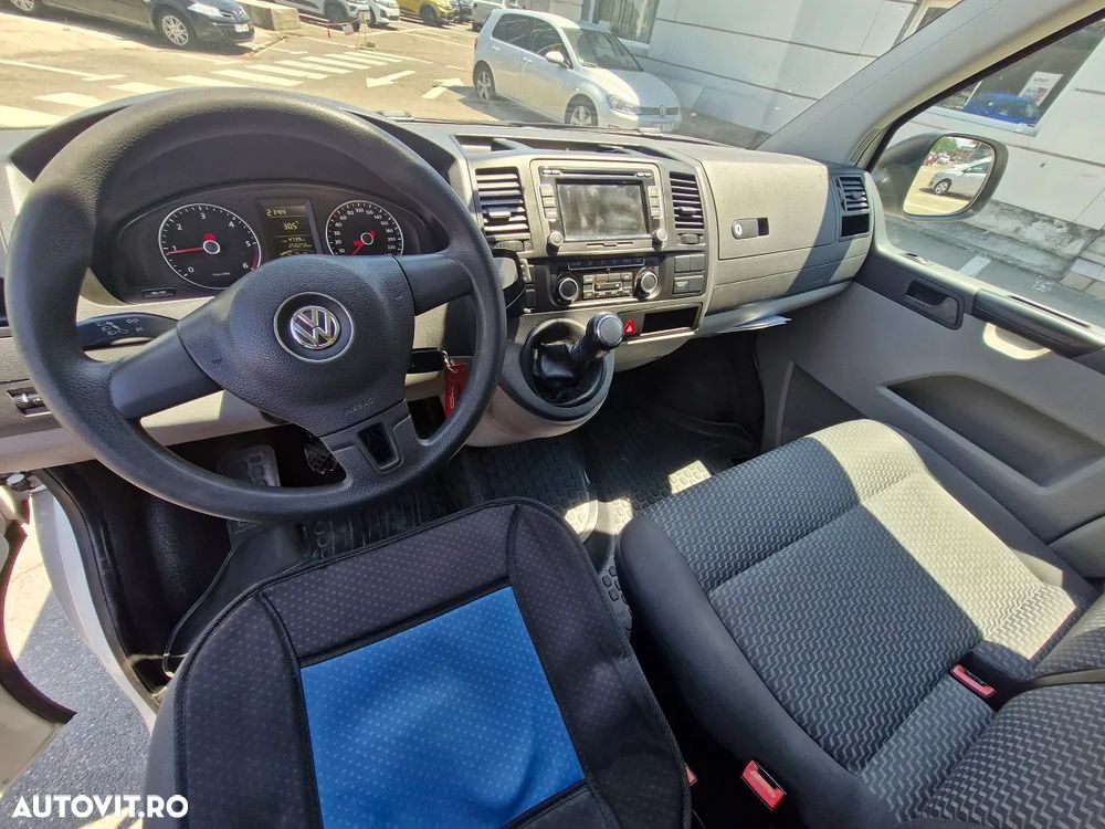 Volkswagen Caravelle - 10