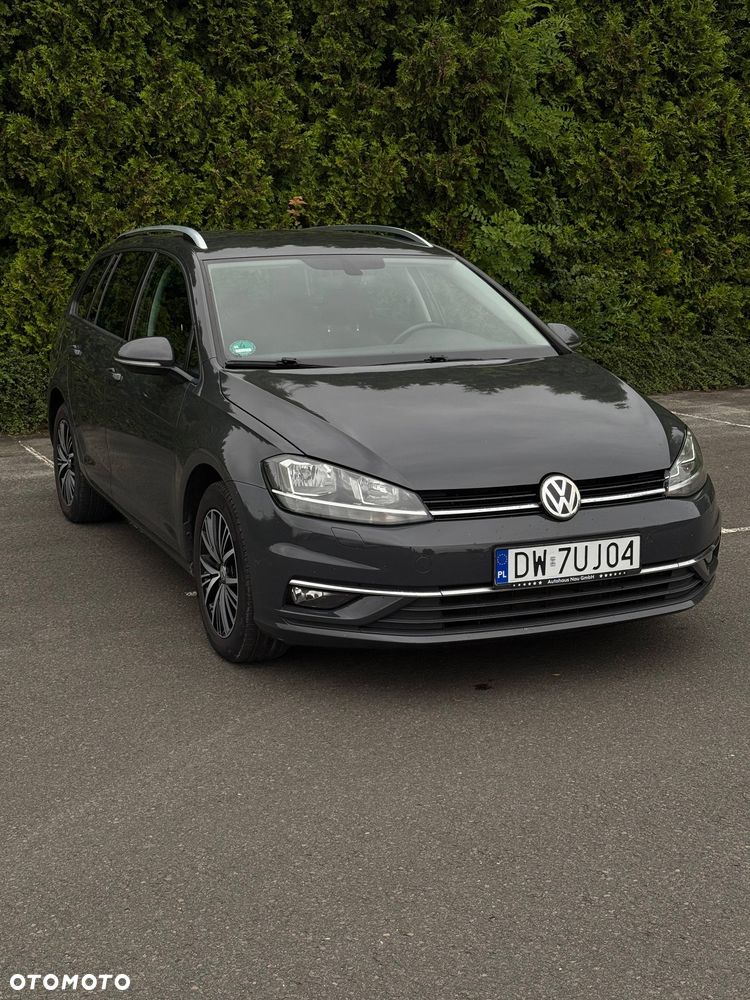 Volkswagen Golf - 1