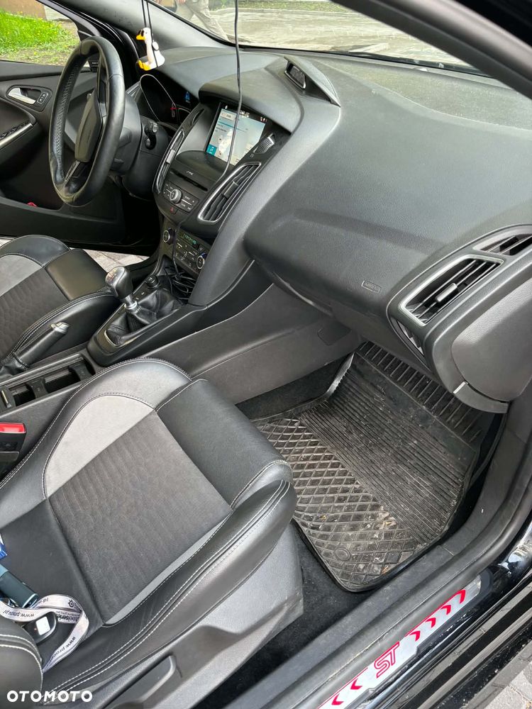 Ford Focus ST - 8