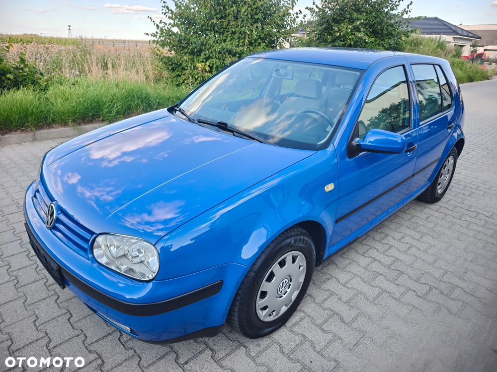 Volkswagen Golf - 1