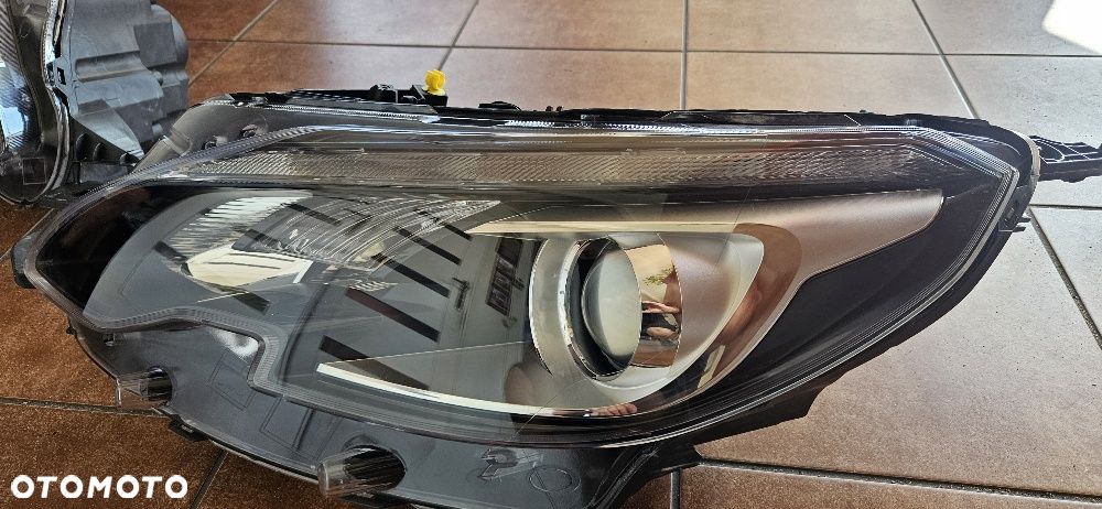 Peugeot 2008 Lift Lampa Przód  Lewa Prawa Idealne - 3