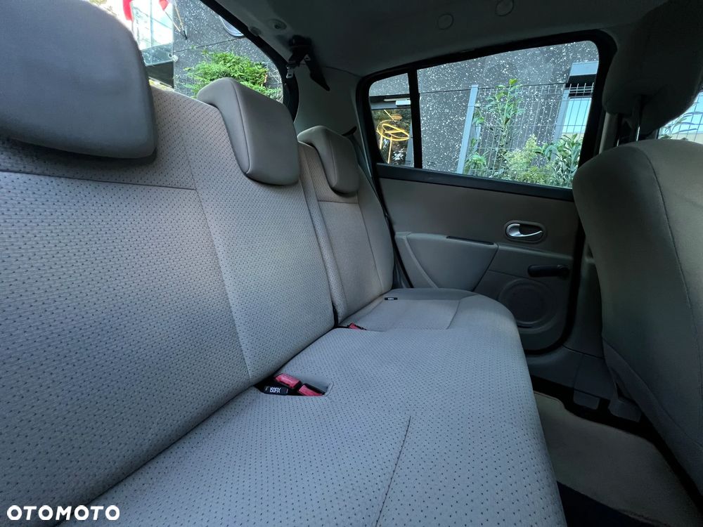 Renault Clio - 17