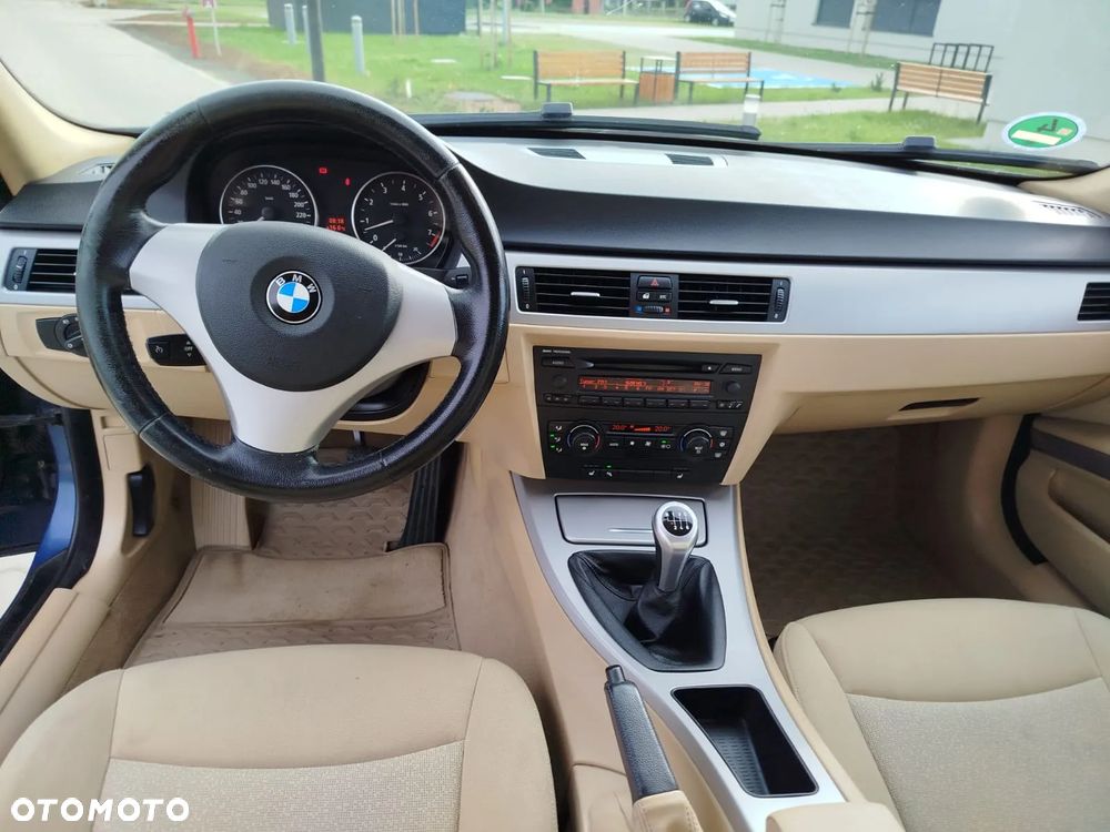 BMW Seria 3 325i - 9