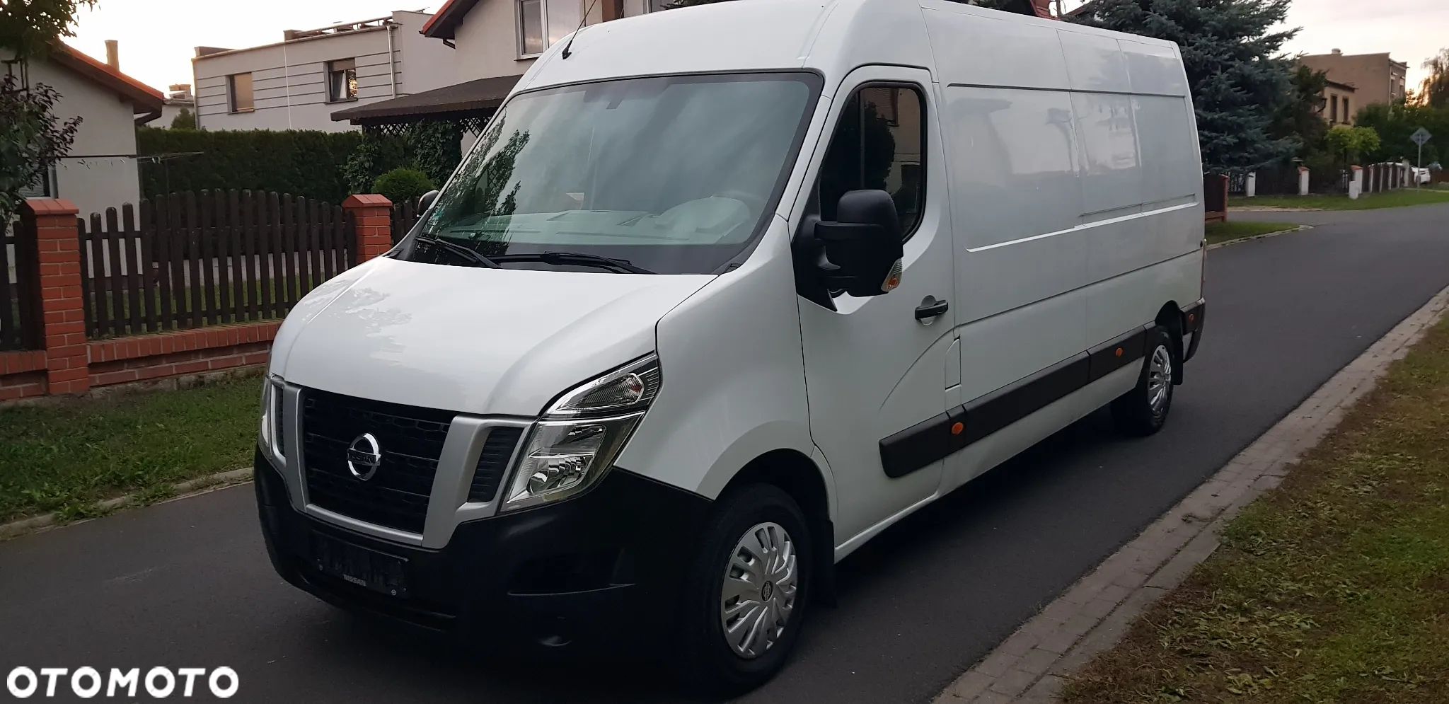 Nissan NV 400 - 1