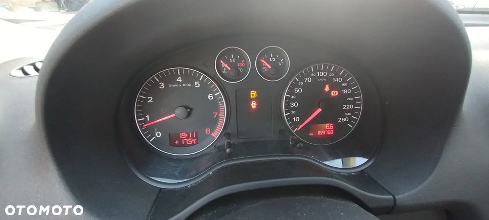 Audi A3 3-drzwiowe 1.6 Attraction - 11