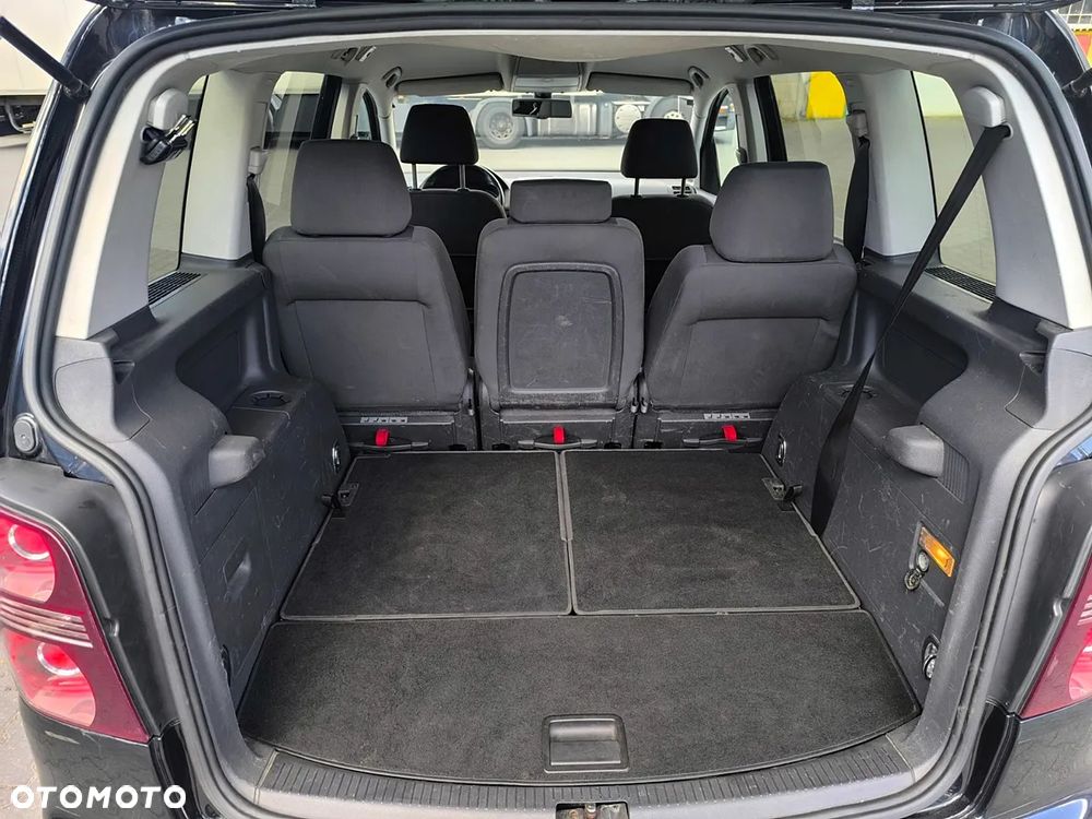 Volkswagen Touran 2.0 TDI DPF Highline - 15
