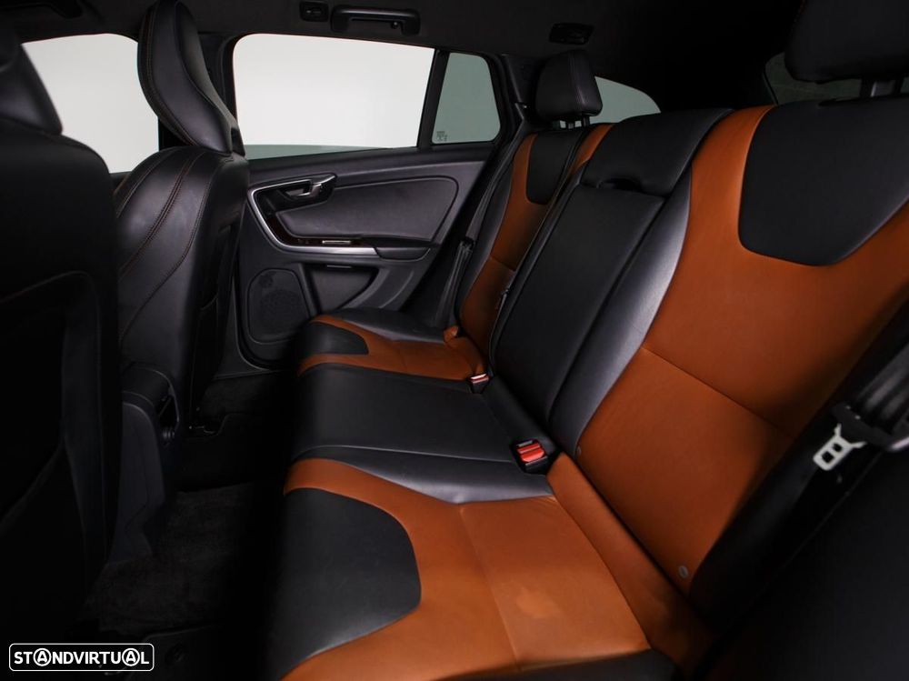 Volvo V60 Cross Country - 8