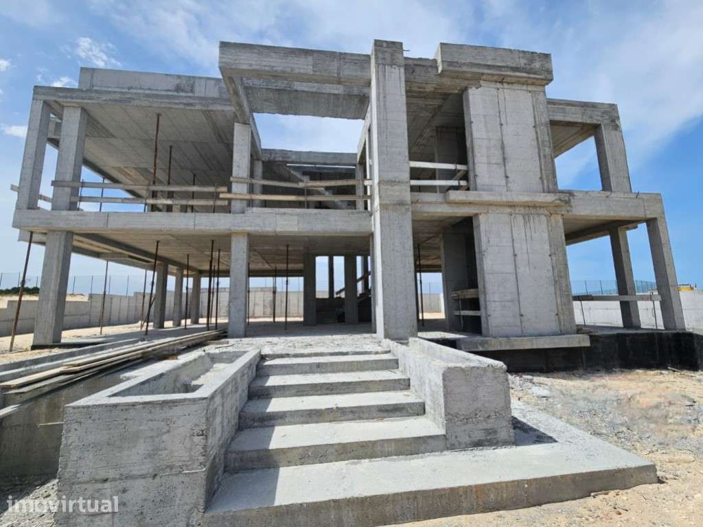 Moradia isolada com piscina apenas a 400 m da praia - Grande imagem: 2/43