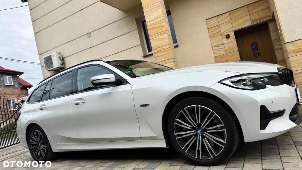 BMW Seria 3 330e Luxury Line sport - 10