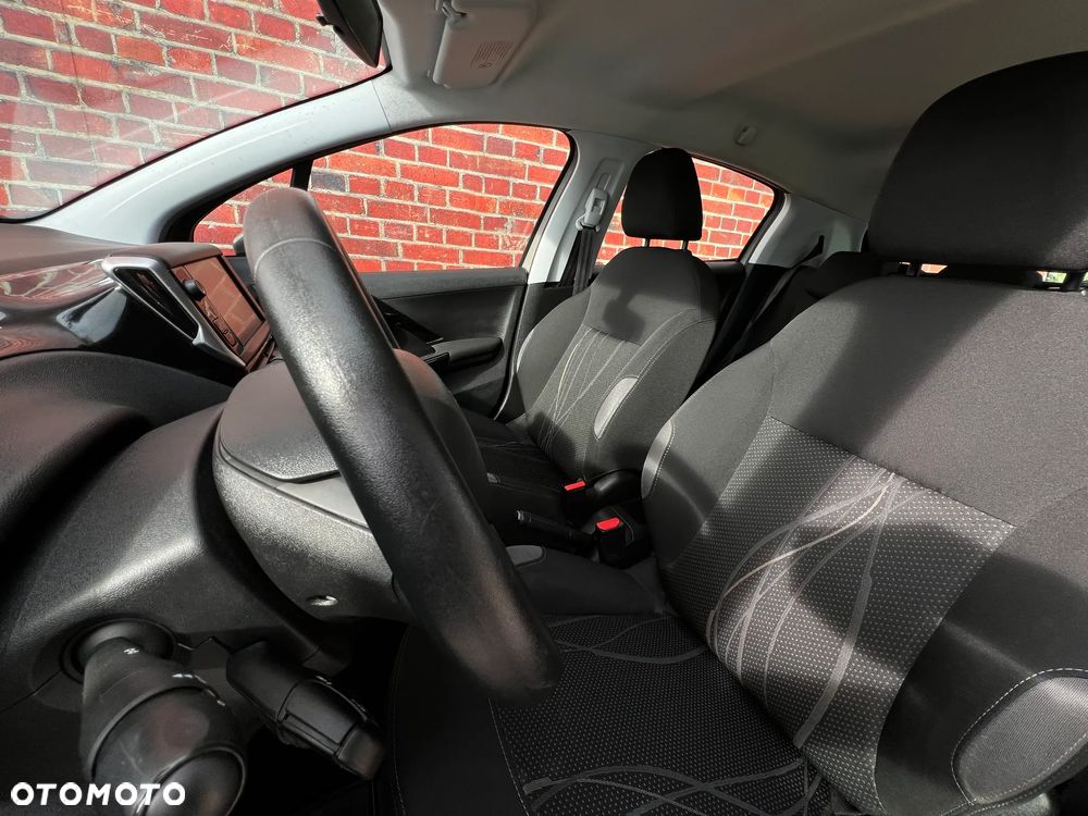 Peugeot 208 - 13