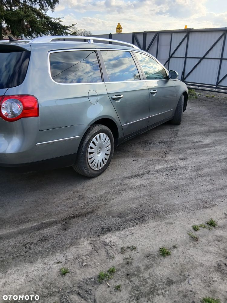 Volkswagen Passat 2.0 TDI DPF BlueMotion Technology Comfortline - 4