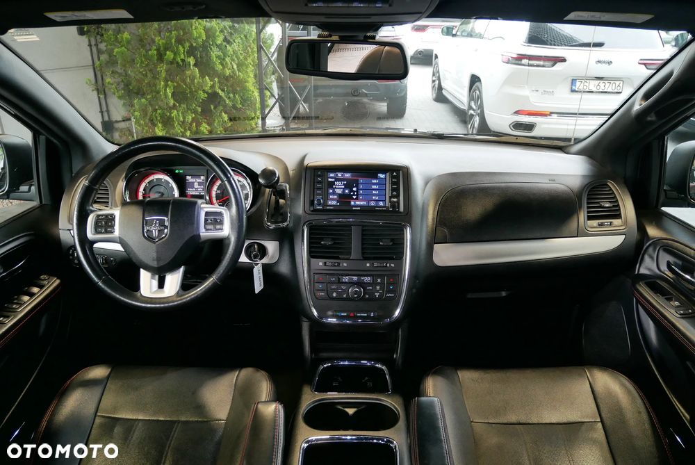 Dodge Grand Caravan - 16