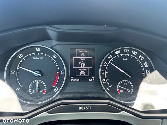 Skoda Superb Combi 2.0 TDI DSG Sportline - 25