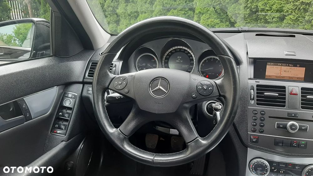 Mercedes-Benz Klasa C 180 CGI BlueEFFICIENCY Avantgarde - 22