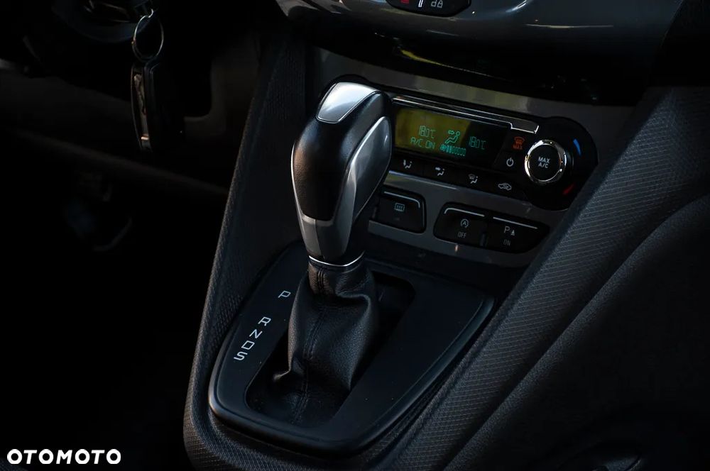 Ford Tourneo Connect Grand - 29