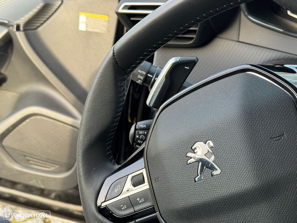Peugeot 2008 1.2 PureTech Allure Pack EAT8 - 24