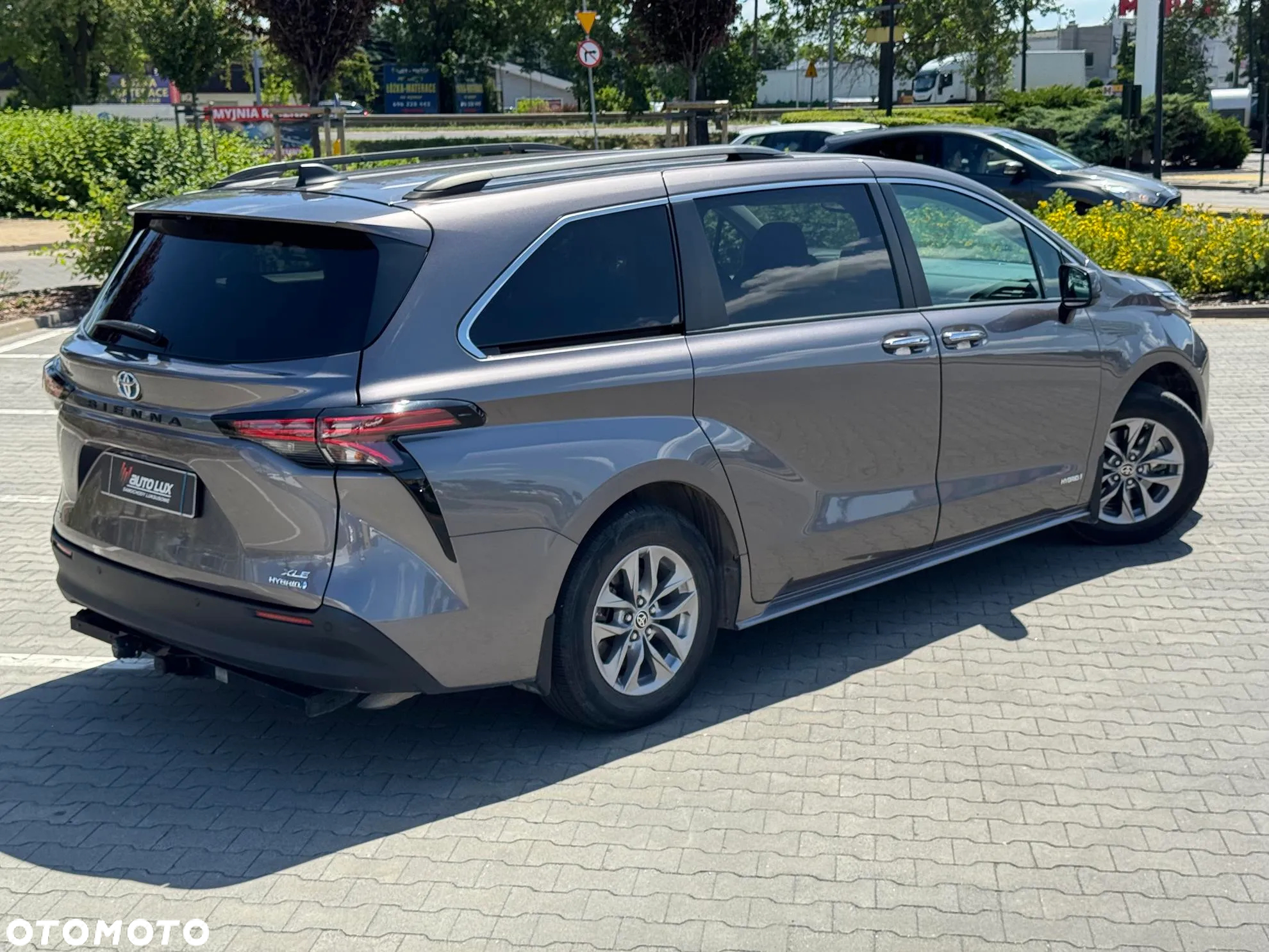 Toyota Sienna - 8