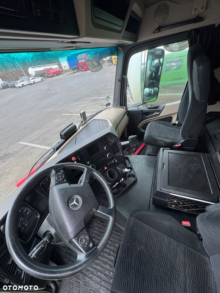 Mercedes-Benz Actros - 6