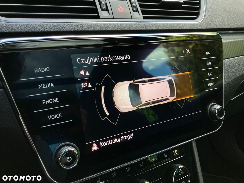Skoda Superb 2.0 TDI SCR Sportline DSG - 22