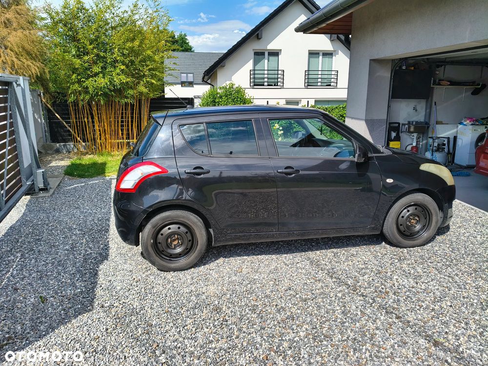 Suzuki Swift - 4