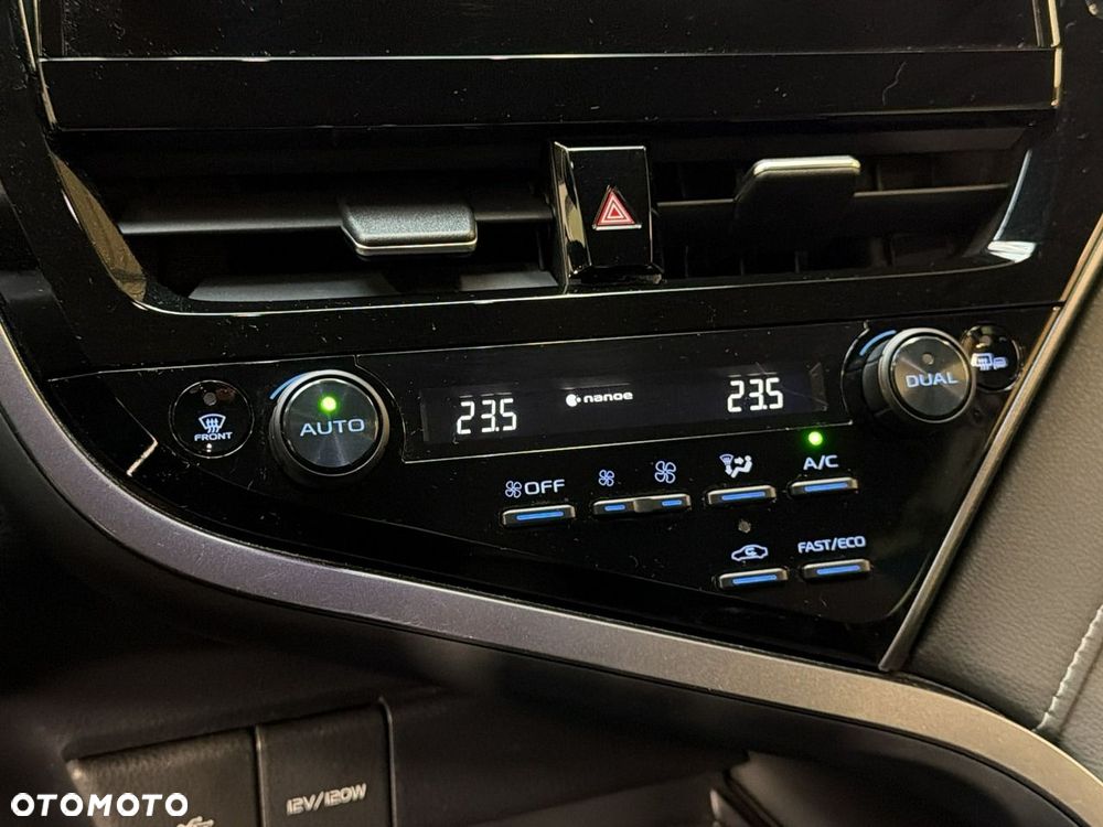 Toyota Camry - 24