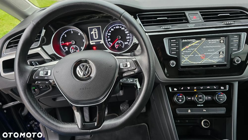 Volkswagen Touran - 28