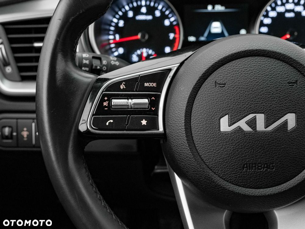 Kia Ceed - 13