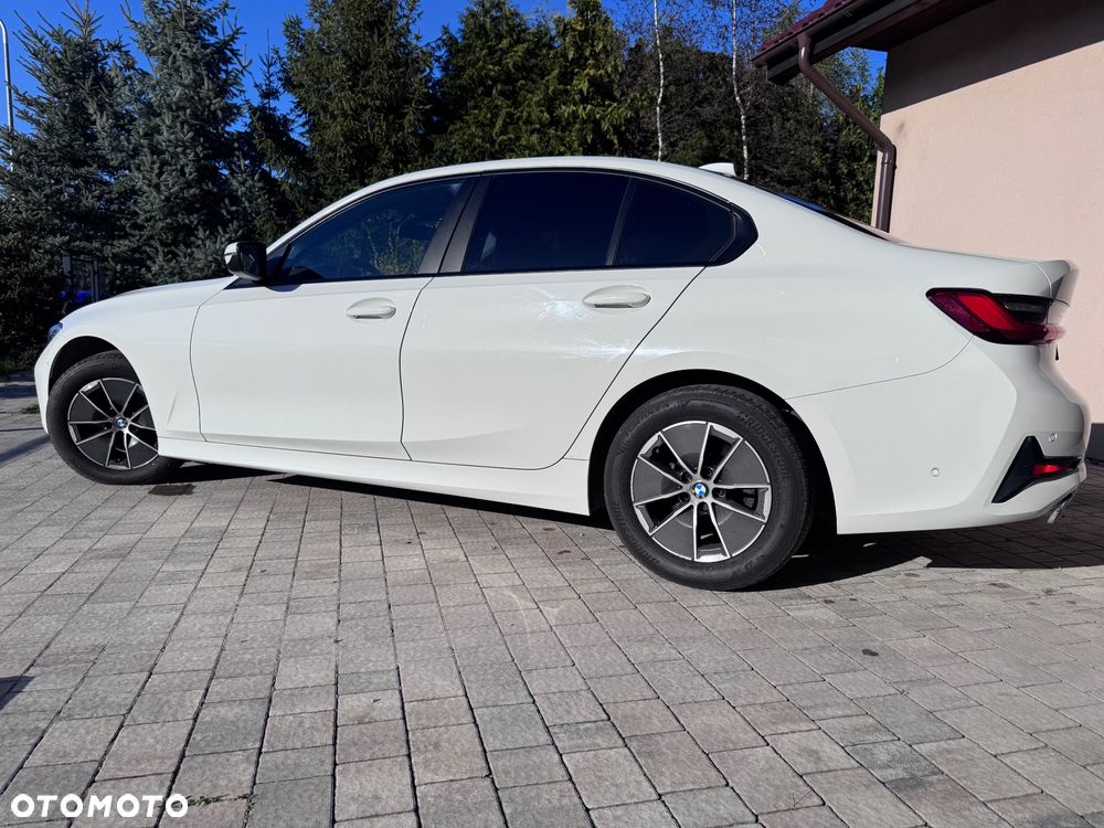BMW Seria 3 318i - 5