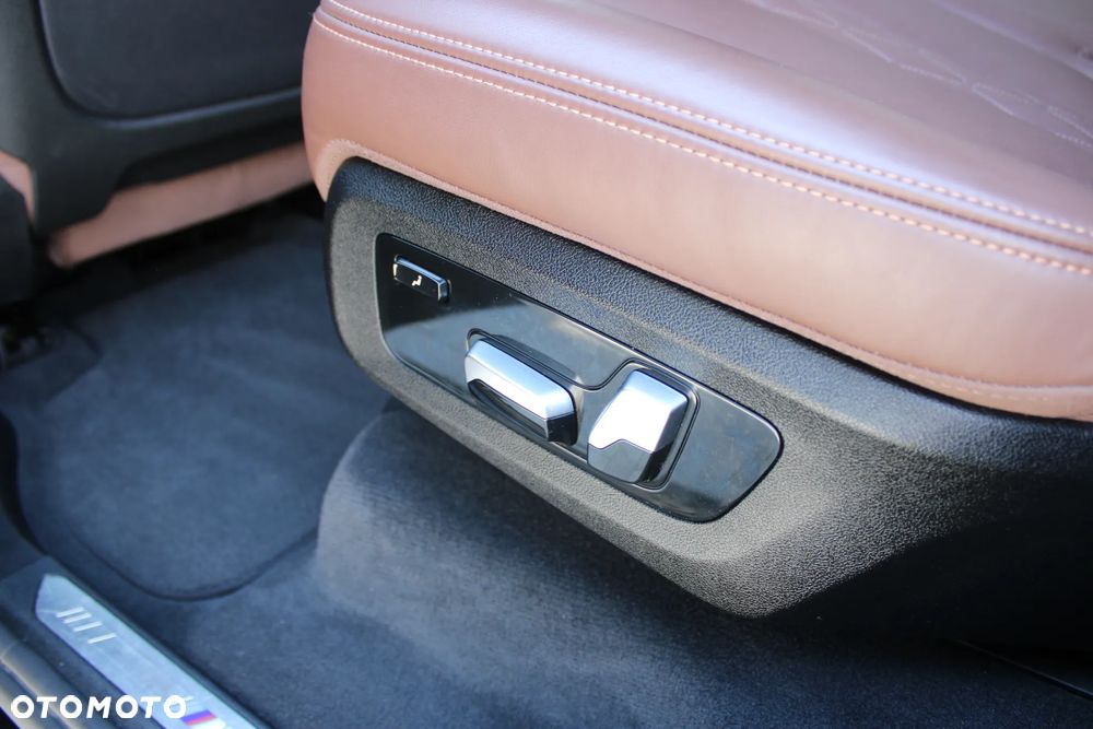 BMW X7 M50i sport - 29