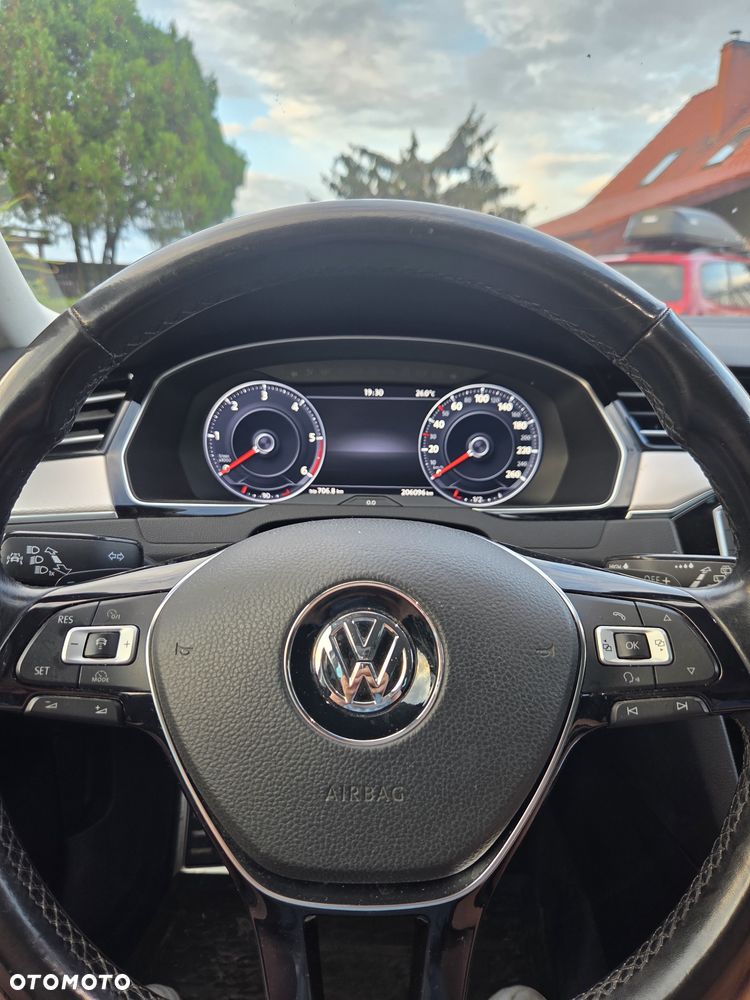 Volkswagen Passat 2.0 TDI Bi-Turbo BMT 4Mot Highline DSG - 16
