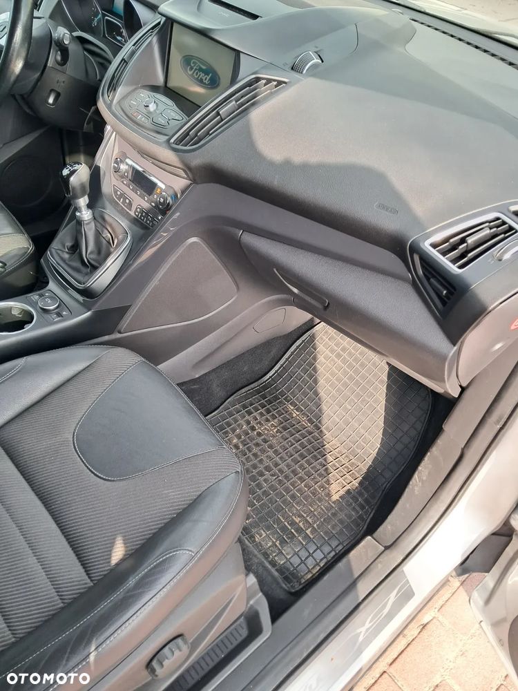 Ford Kuga 2.0 TDCi 2x4 SYNC - 6