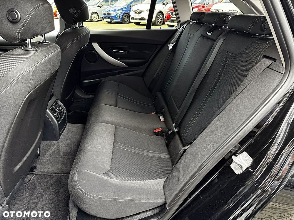 BMW Seria 3 318d - 15
