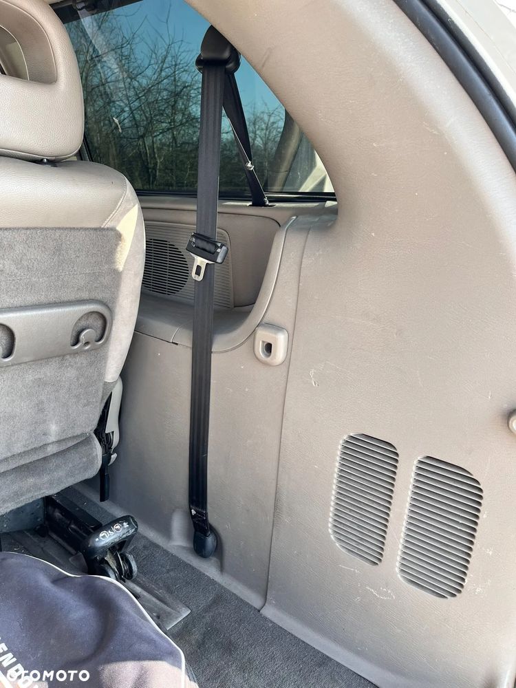 Chrysler Grand Voyager 3.3L Limited - 25