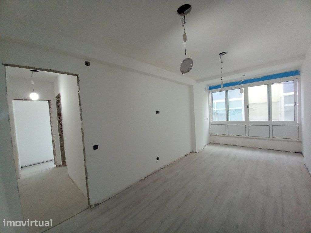 Apartamento T4 no Laranjeiro - Grande imagem: 3/39